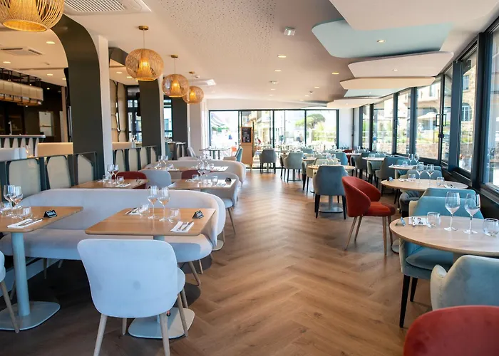 Logis Hotel Saint Guirec Et De La Plage