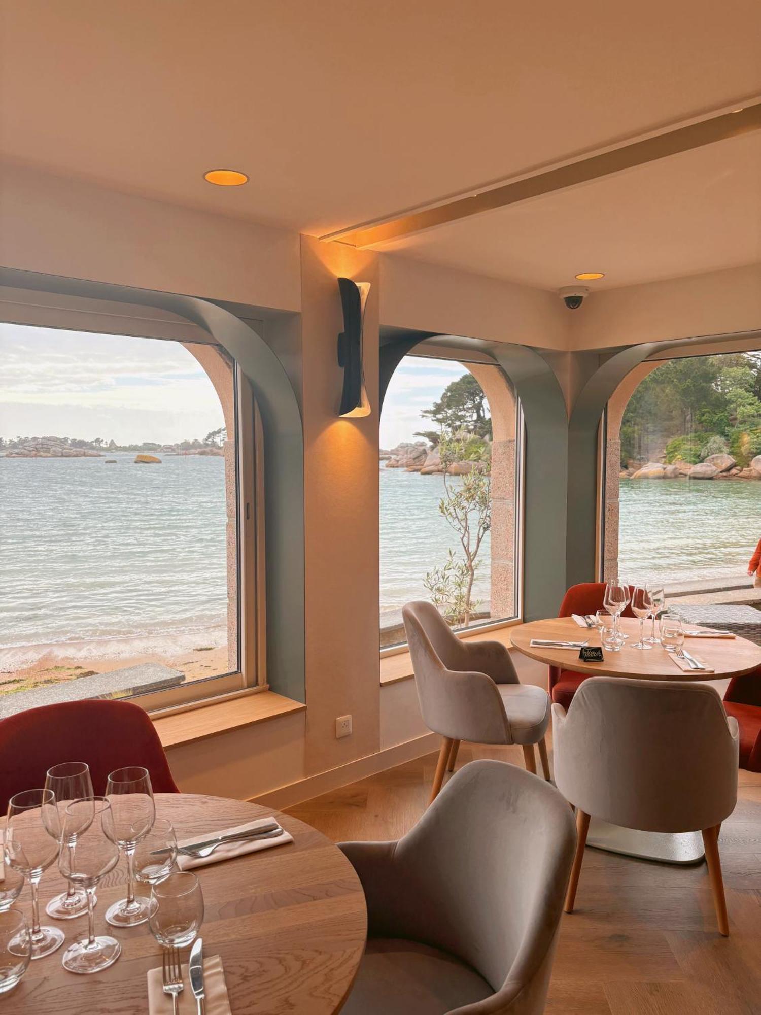 Logis Saint Guirec Et De La 2*