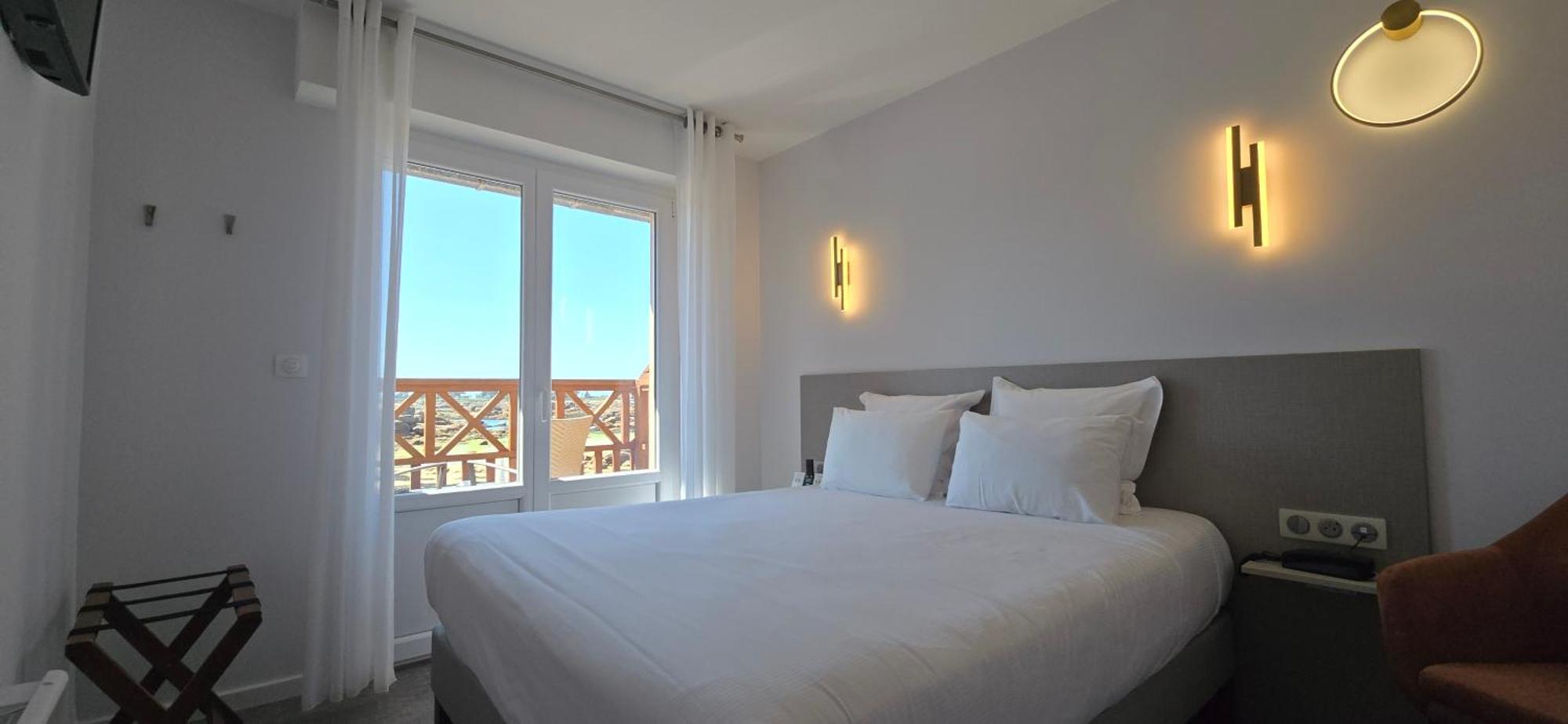 Logis Saint Guirec Et De La Hotel
