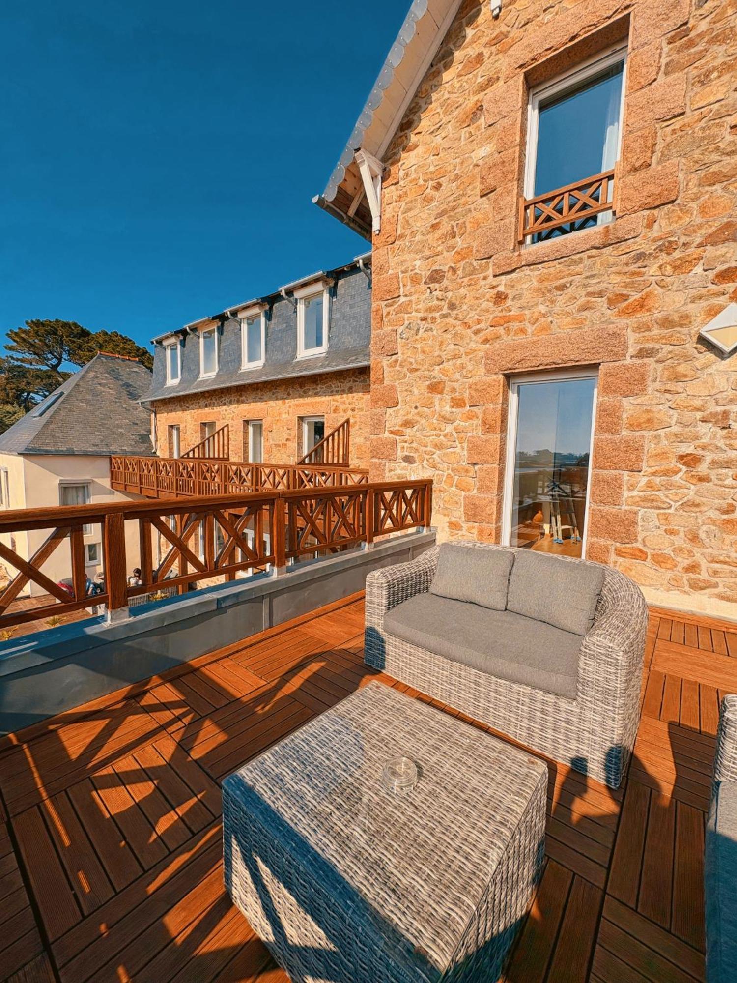 Hotel Logis Saint Guirec Et De La 2*