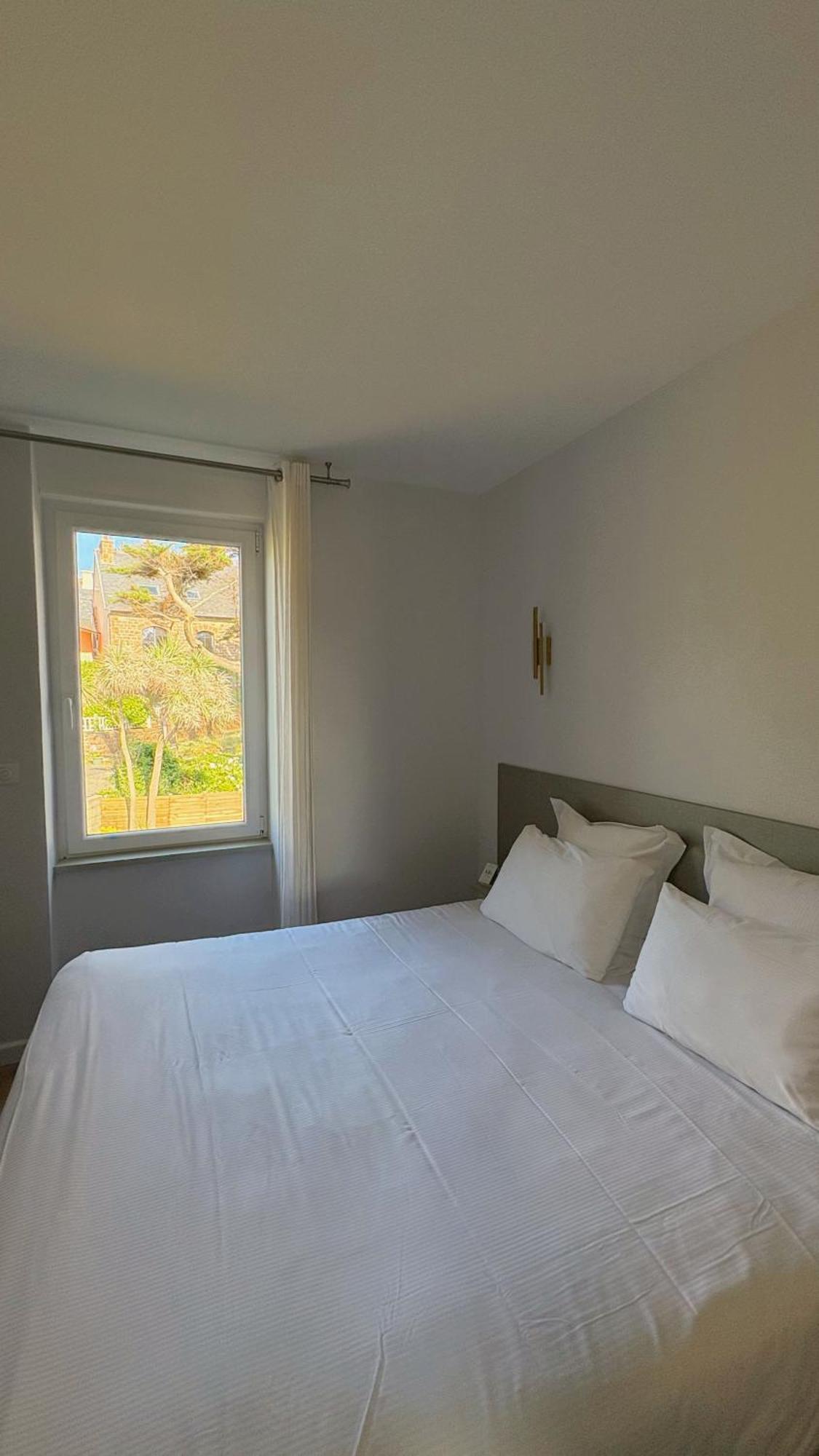 Logis Saint Guirec Et De La 2* Perros-Guirec